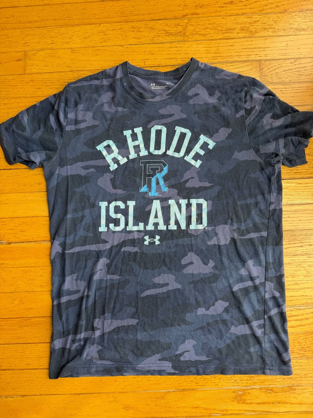 University of Rhode Island (URI) Under Armour Navy Camo T-Shirt Size M
